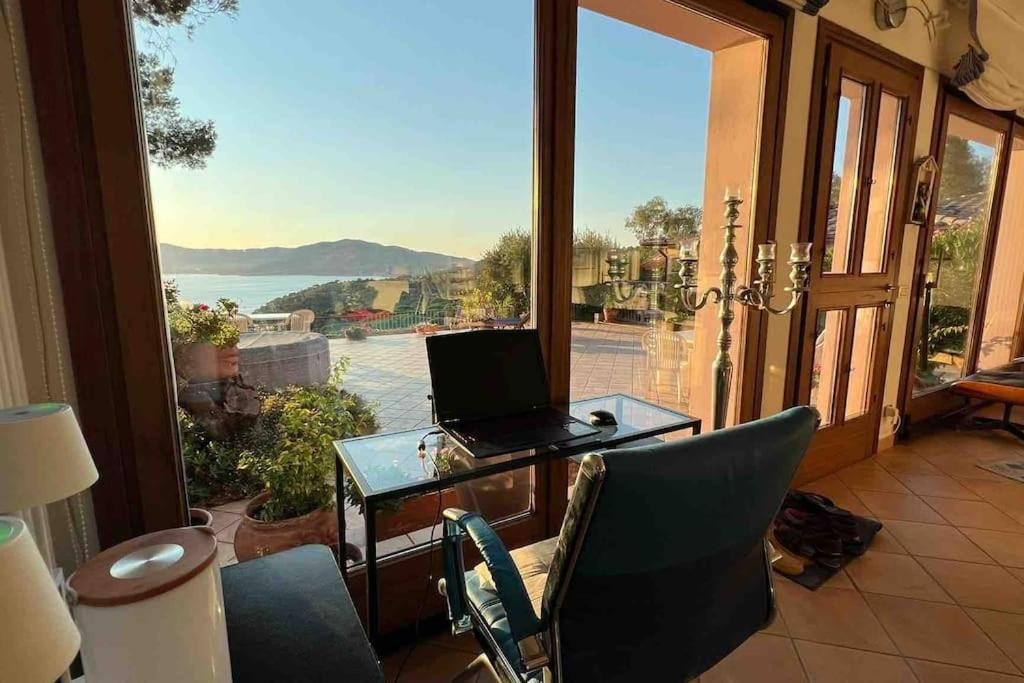 Villa Mit Whirlpool Und Phantastischer Aussicht Capoliveri  Exterior photo
