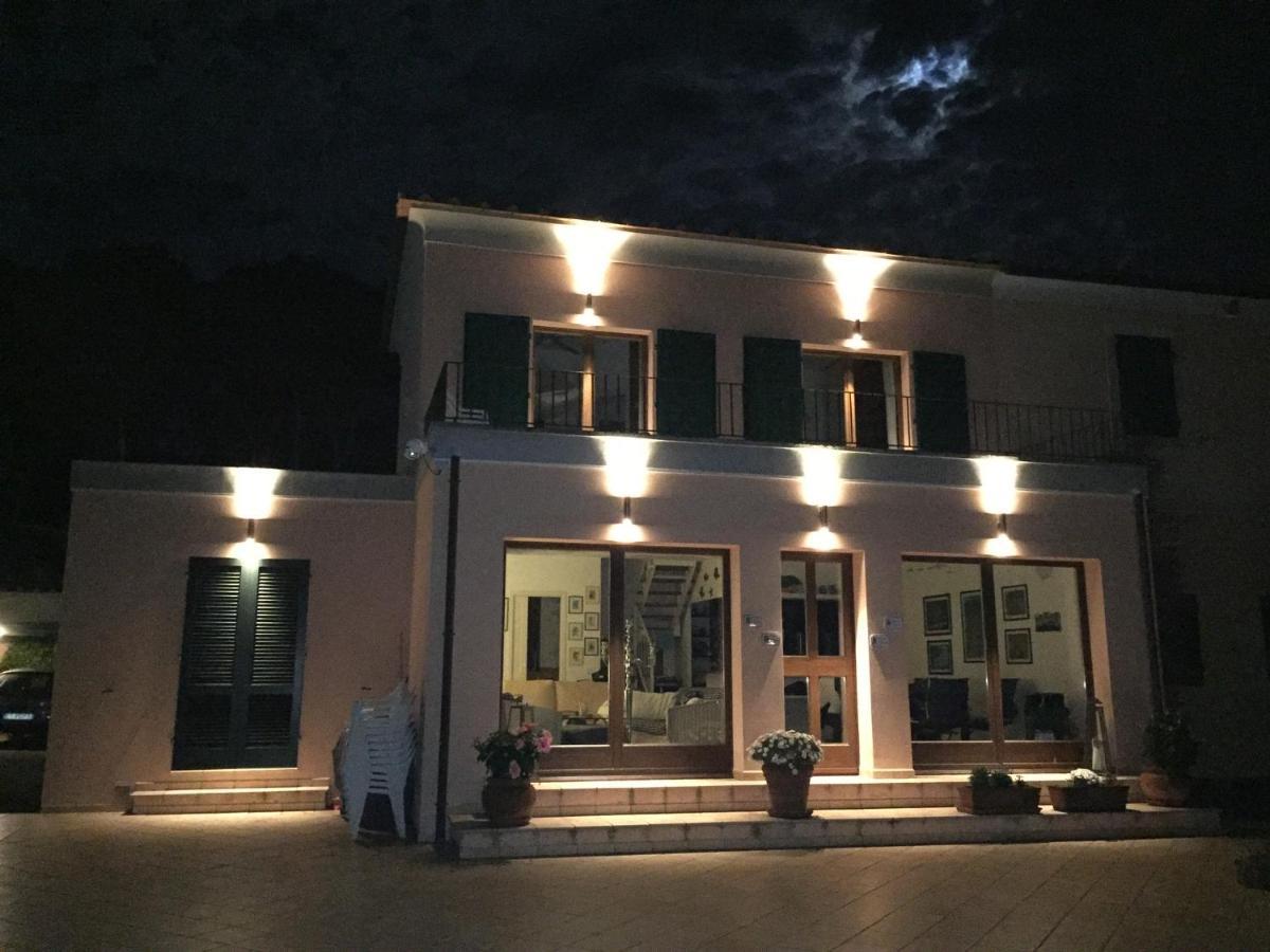 Villa Mit Whirlpool Und Phantastischer Aussicht Capoliveri  Exterior photo